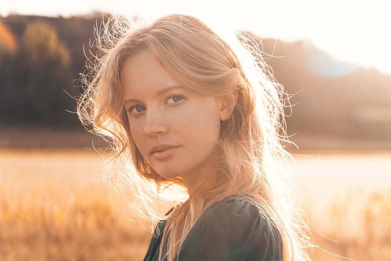 Woman with blonde frizzy hair