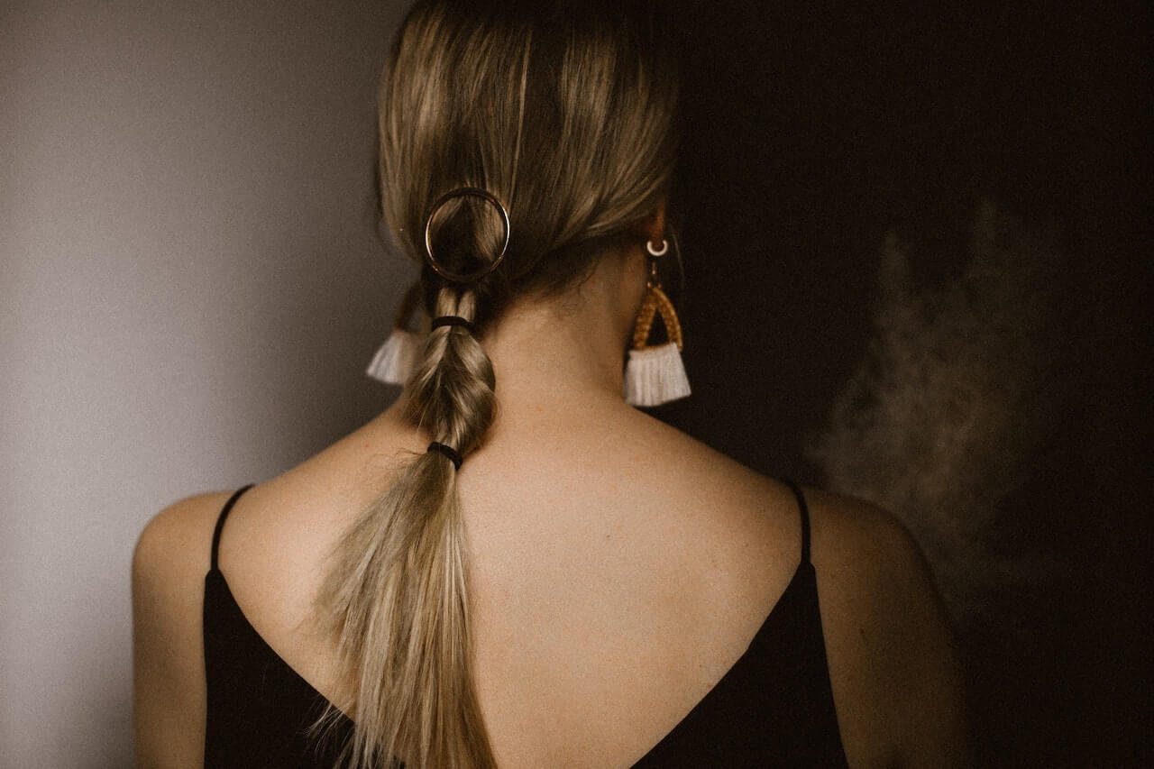 What To Expect From a Hair Pull Test at the Dermatologist's Office