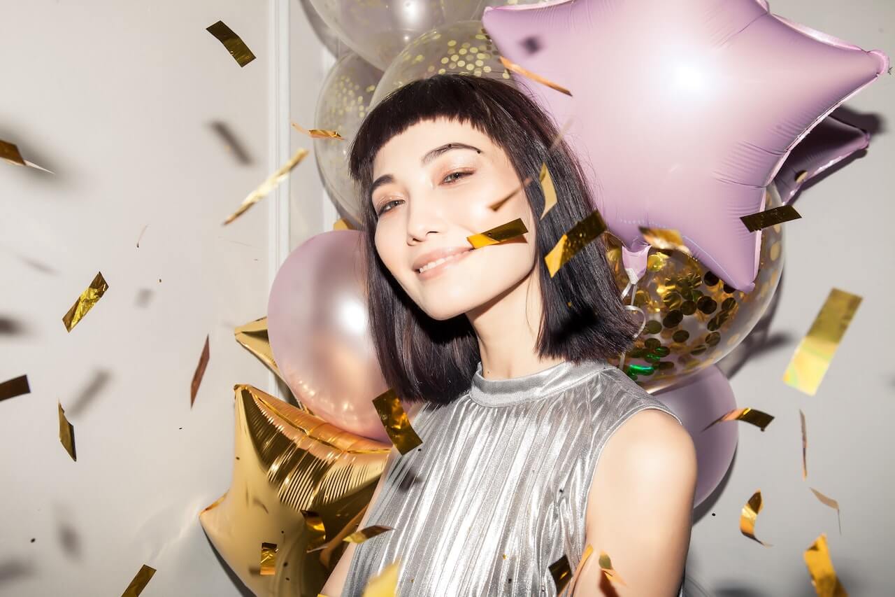 How To Grow Out Your Bangs Gracefully