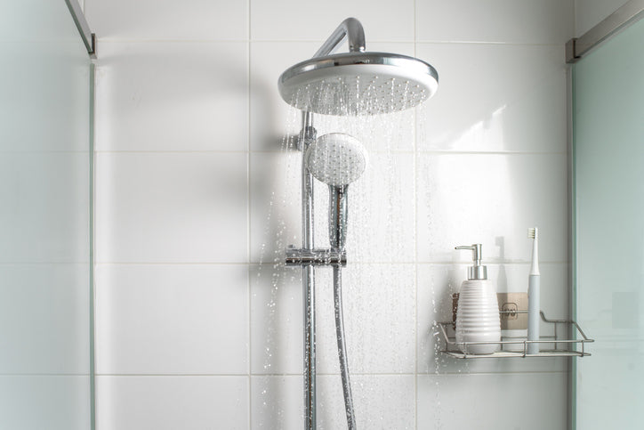 These Are 7 Telltale Signs of Hard Water on Hair