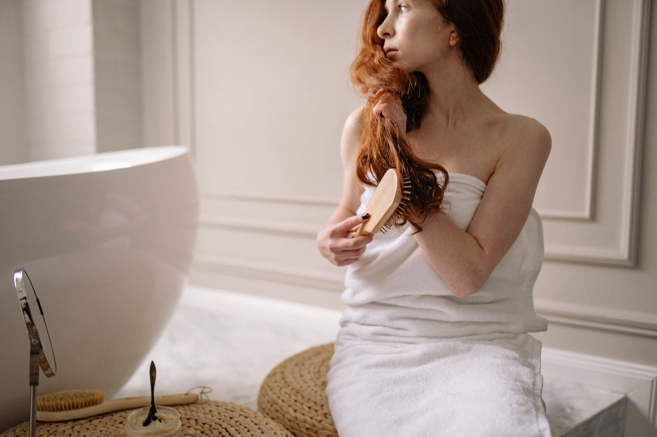 How to Clean Hair Brushes and Combs